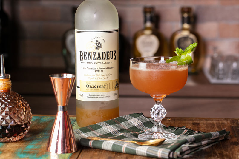 Bebida Mista de Cachaça Benzadeus Original 750ml