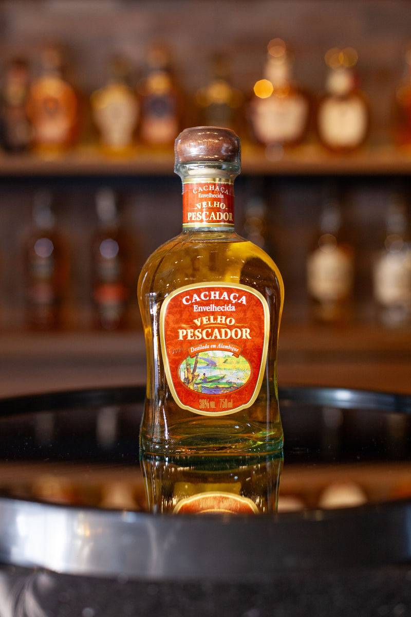 Cachaça Velho Pescador Ouro, 750ml