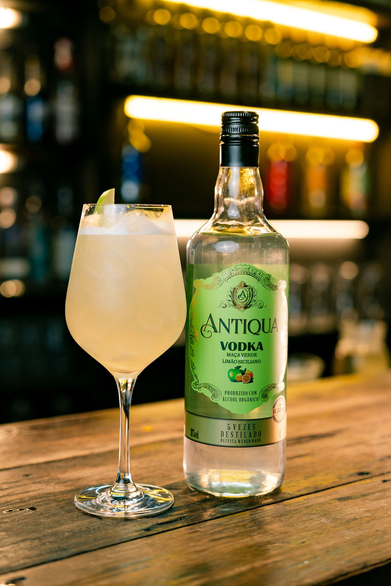 Vodka Maçã Verde e Limão Siciliano Antiqua 1000ml